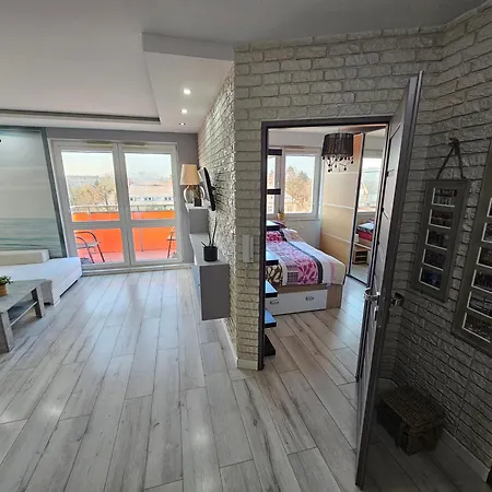 Wroclawskie Hawaje Self Check 24h *